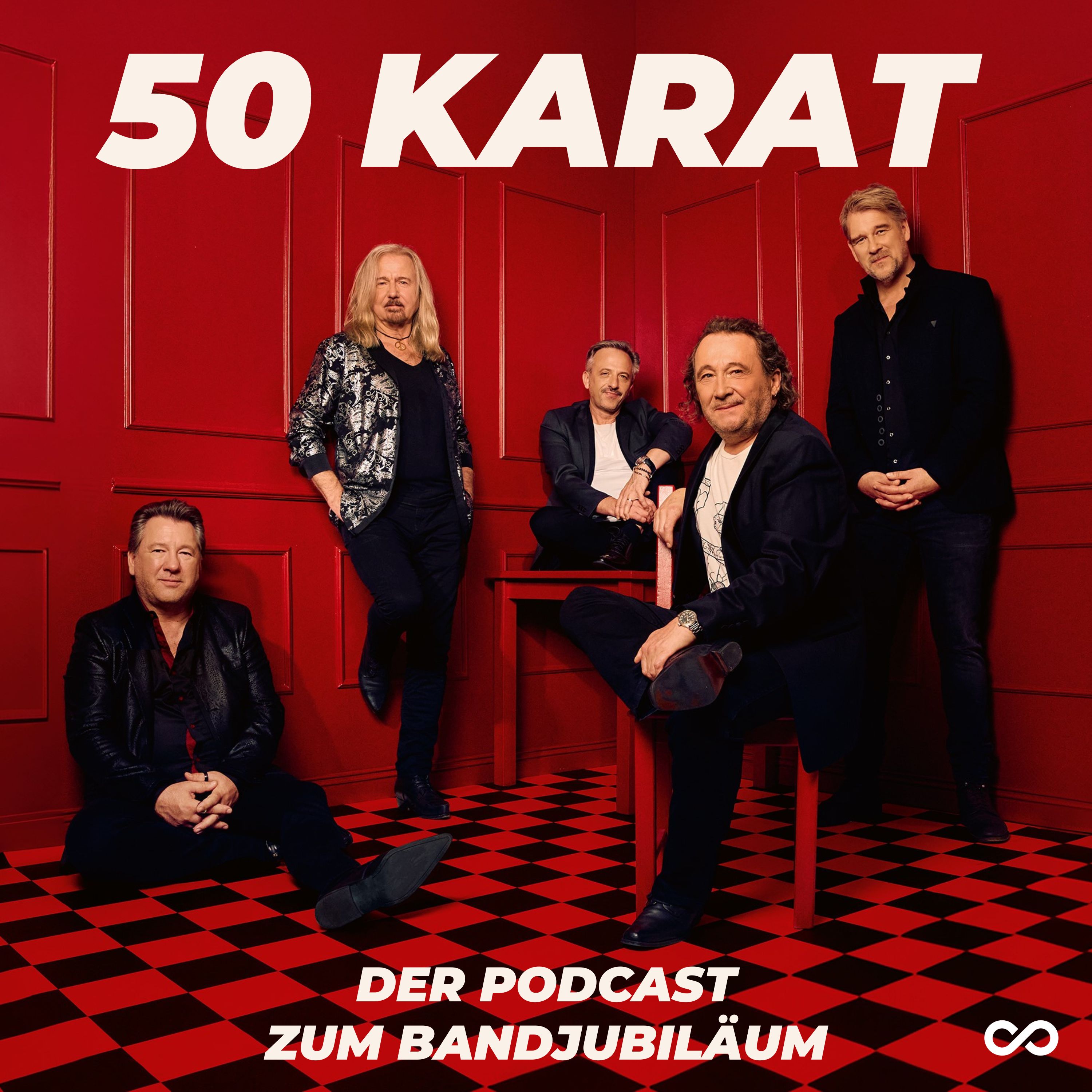 Die Band in einem roten Raum